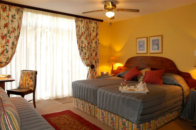 Spacious and comfortable with child bed. Sliding door onto garden & pool.